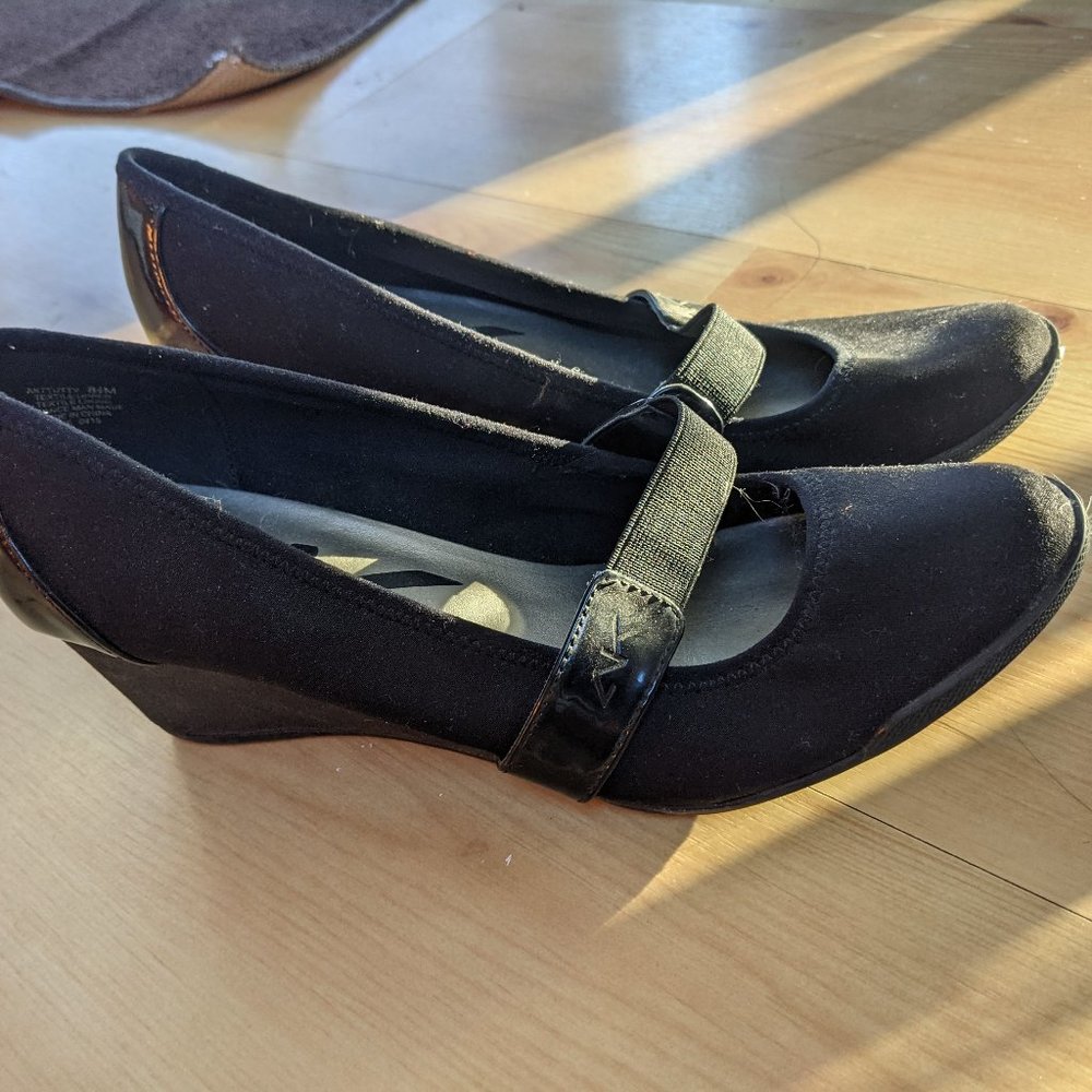 Anne Klein slippers - comfortable! worn once